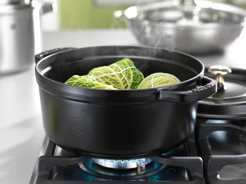 Staub Ronde Stoof-/Braadpan 24 Cm Zwart 7 Staub Ronde Stoof-/Braadpan 24 Cm Zwart - Afbeelding 5